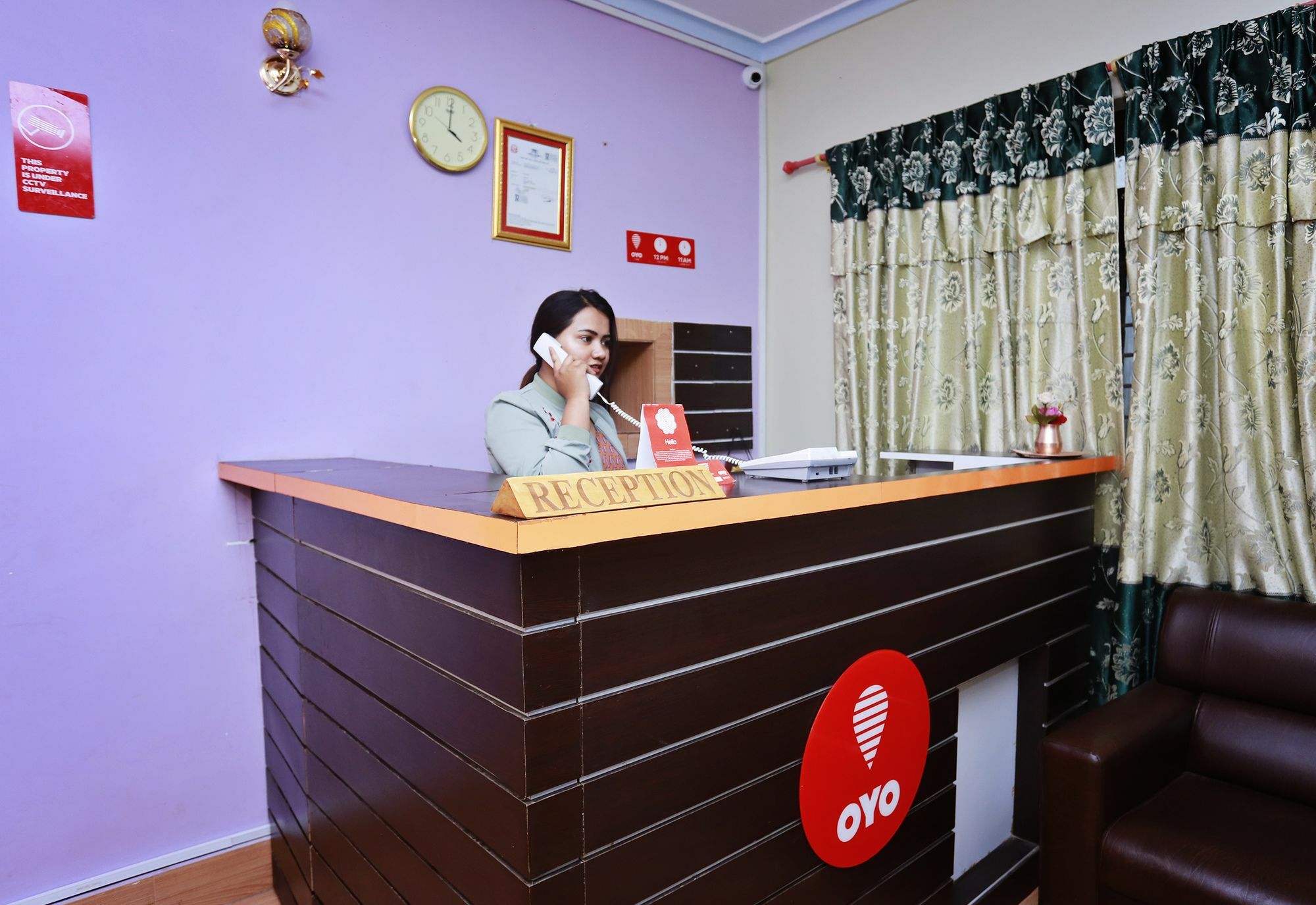 Oyo 575 Api Suites Pokhara Eksteriør billede