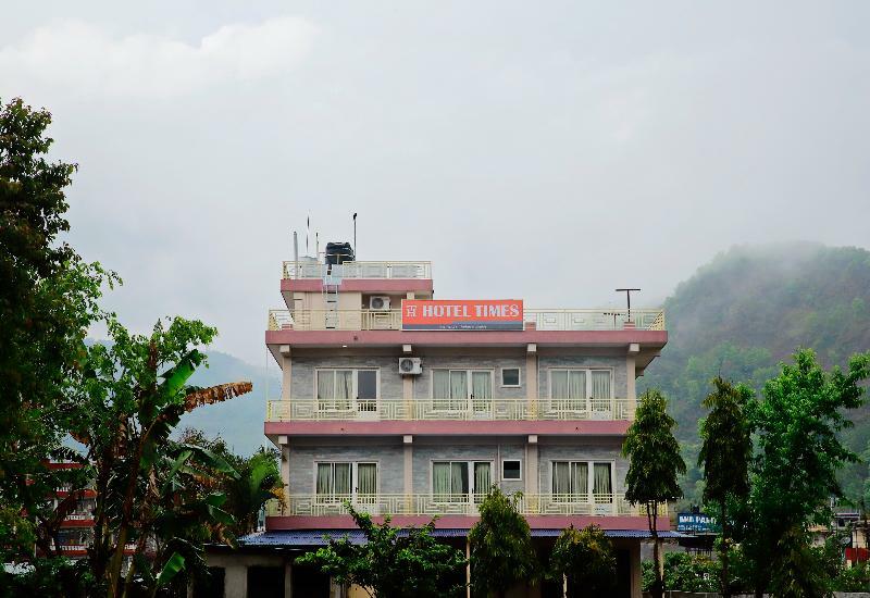 Oyo 575 Api Suites Pokhara Eksteriør billede