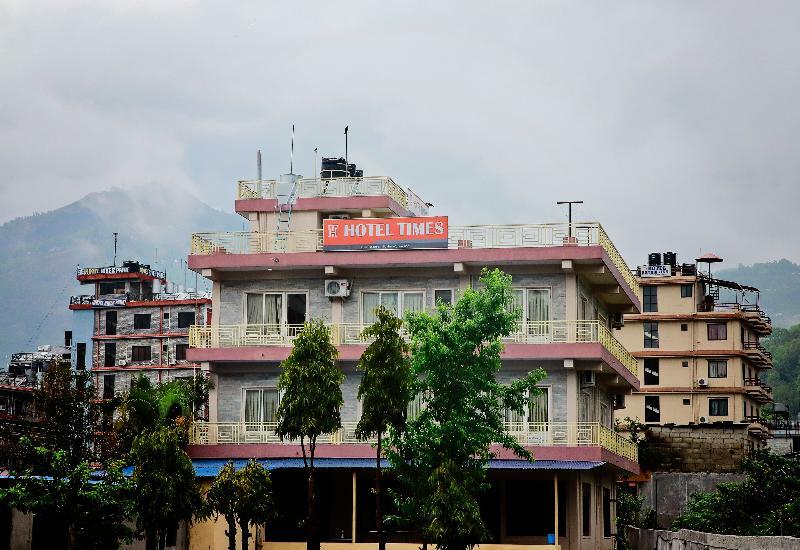 Oyo 575 Api Suites Pokhara Eksteriør billede