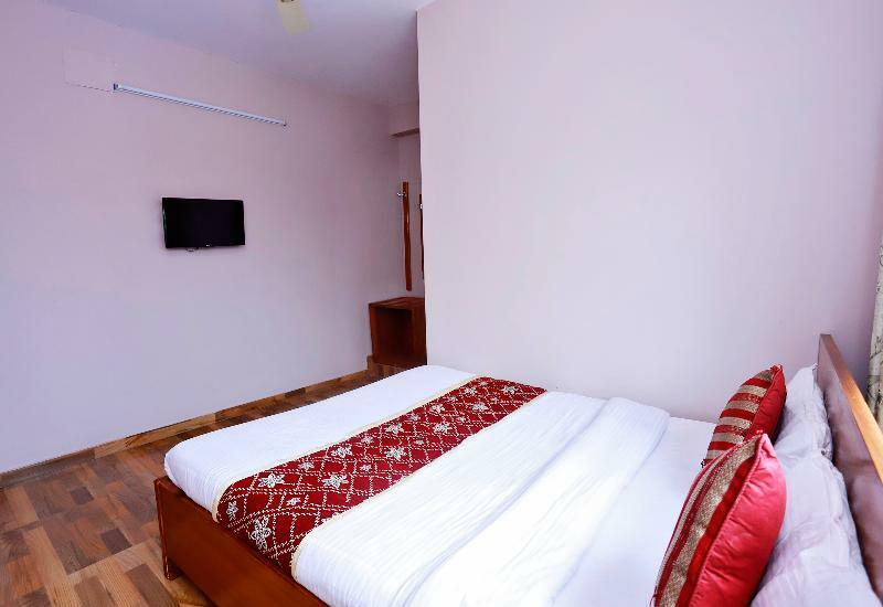 Oyo 575 Api Suites Pokhara Eksteriør billede
