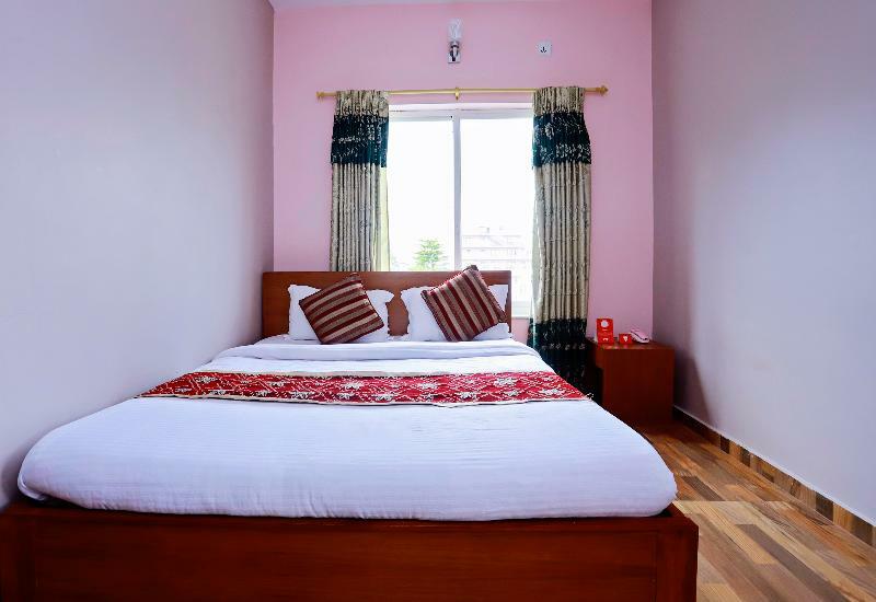 Oyo 575 Api Suites Pokhara Eksteriør billede