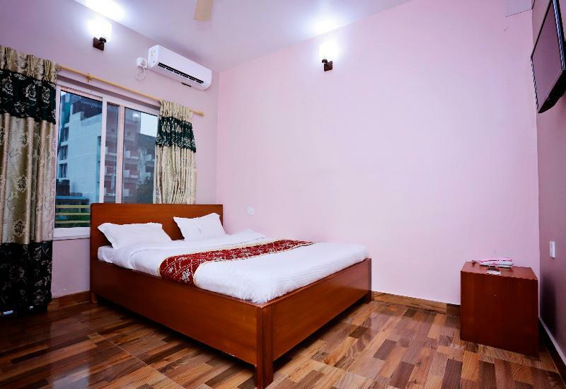 Oyo 575 Api Suites Pokhara Eksteriør billede