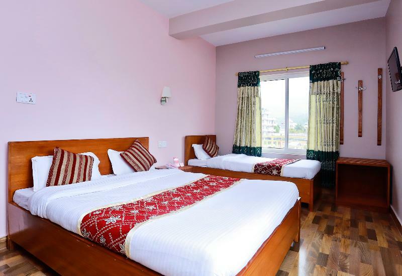 Oyo 575 Api Suites Pokhara Eksteriør billede