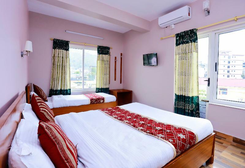 Oyo 575 Api Suites Pokhara Eksteriør billede