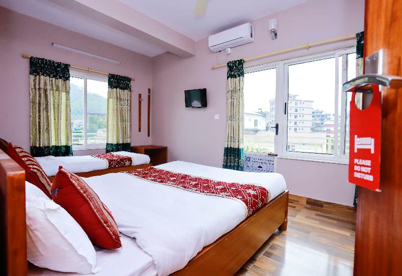 Oyo 575 Api Suites Pokhara Eksteriør billede