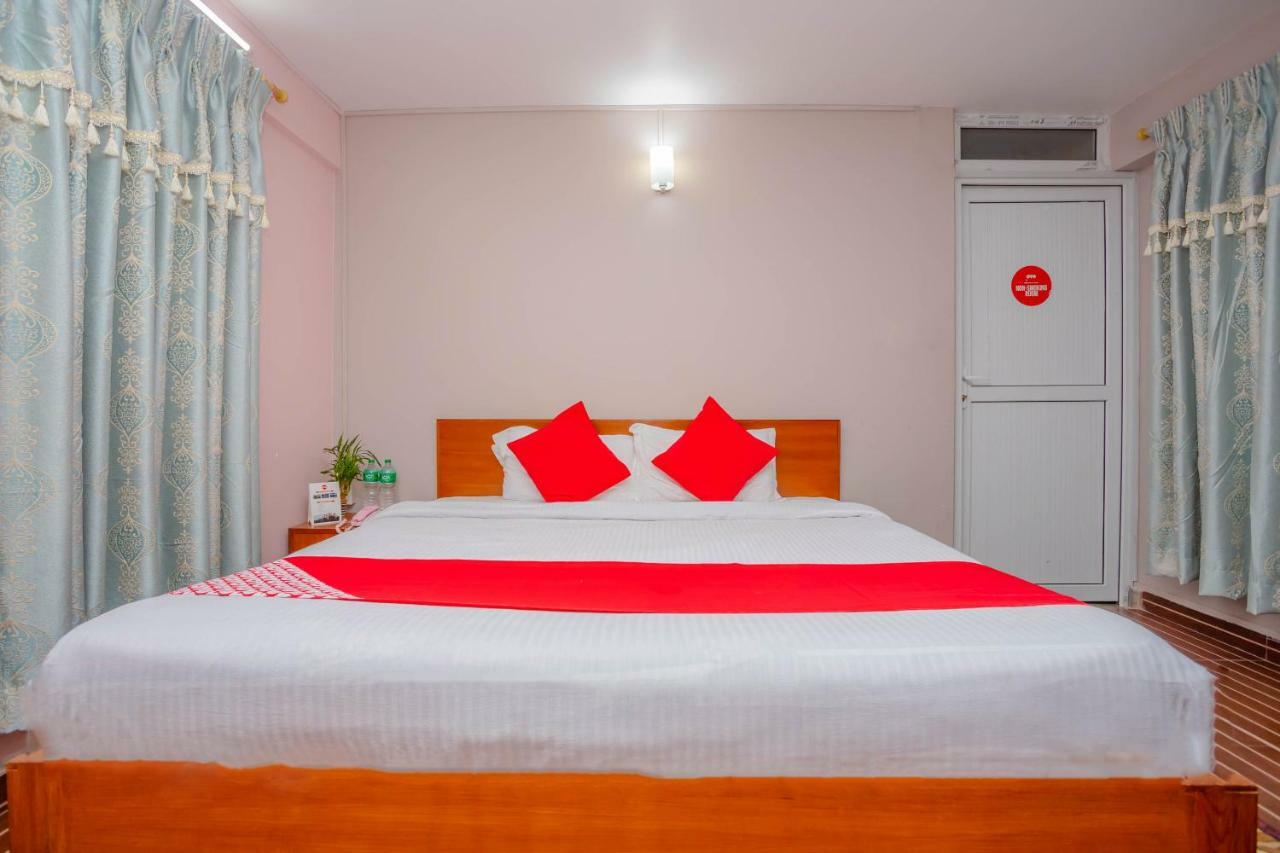 Oyo 575 Api Suites Pokhara Eksteriør billede