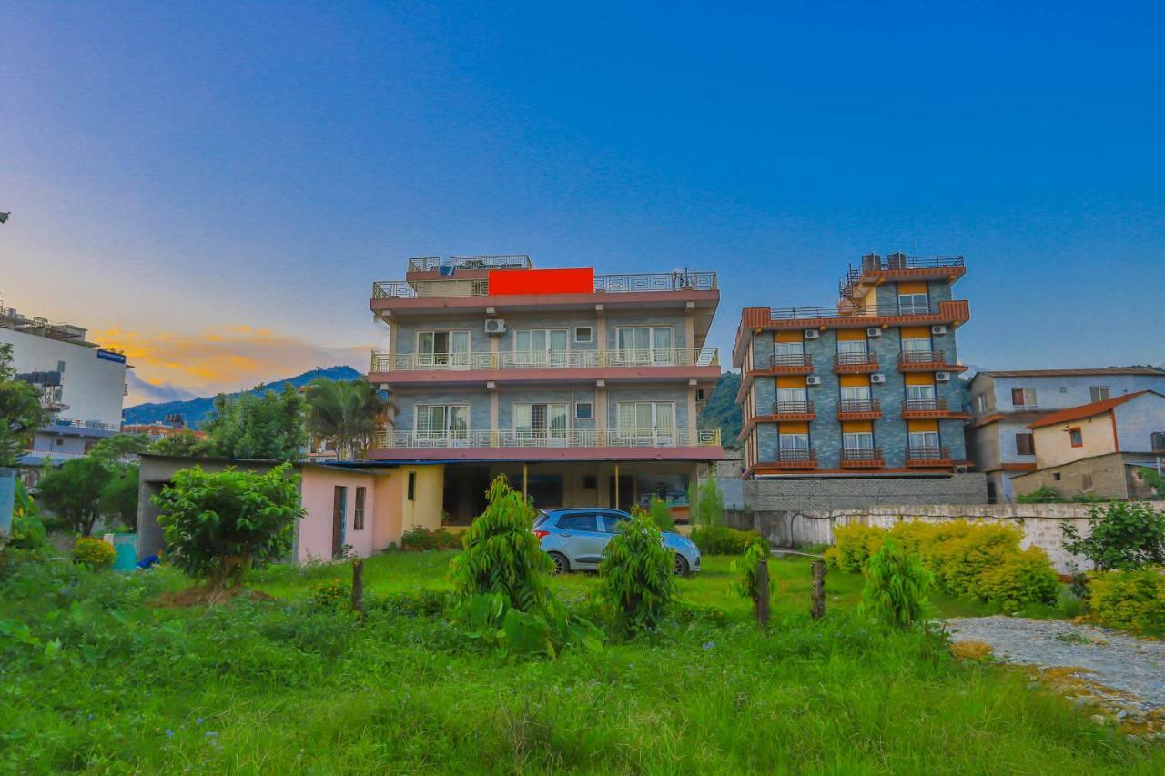 Oyo 575 Api Suites Pokhara Eksteriør billede