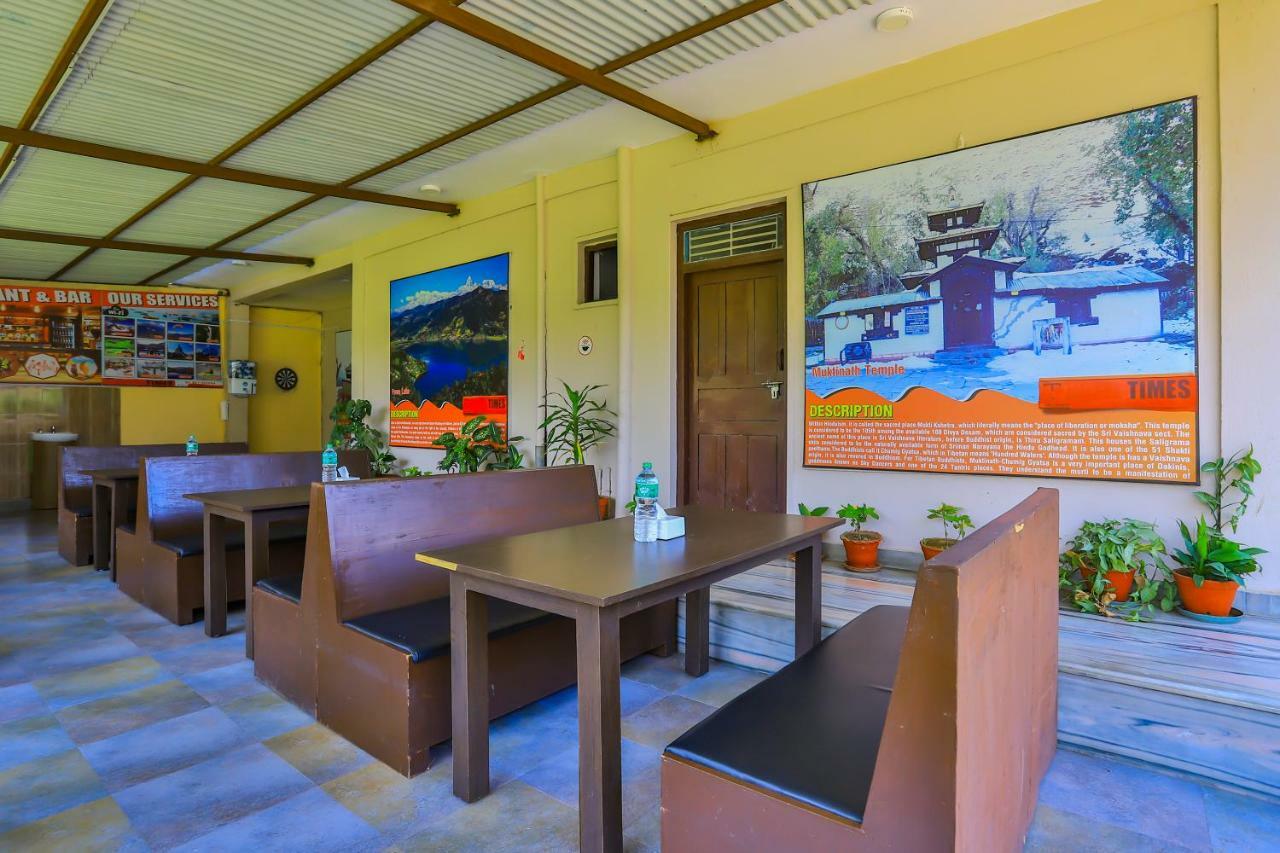 Oyo 575 Api Suites Pokhara Eksteriør billede
