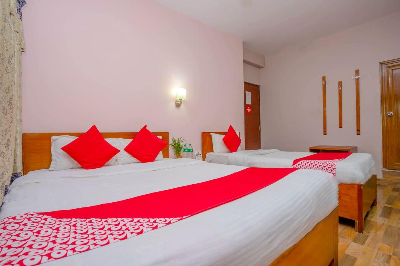 Oyo 575 Api Suites Pokhara Eksteriør billede