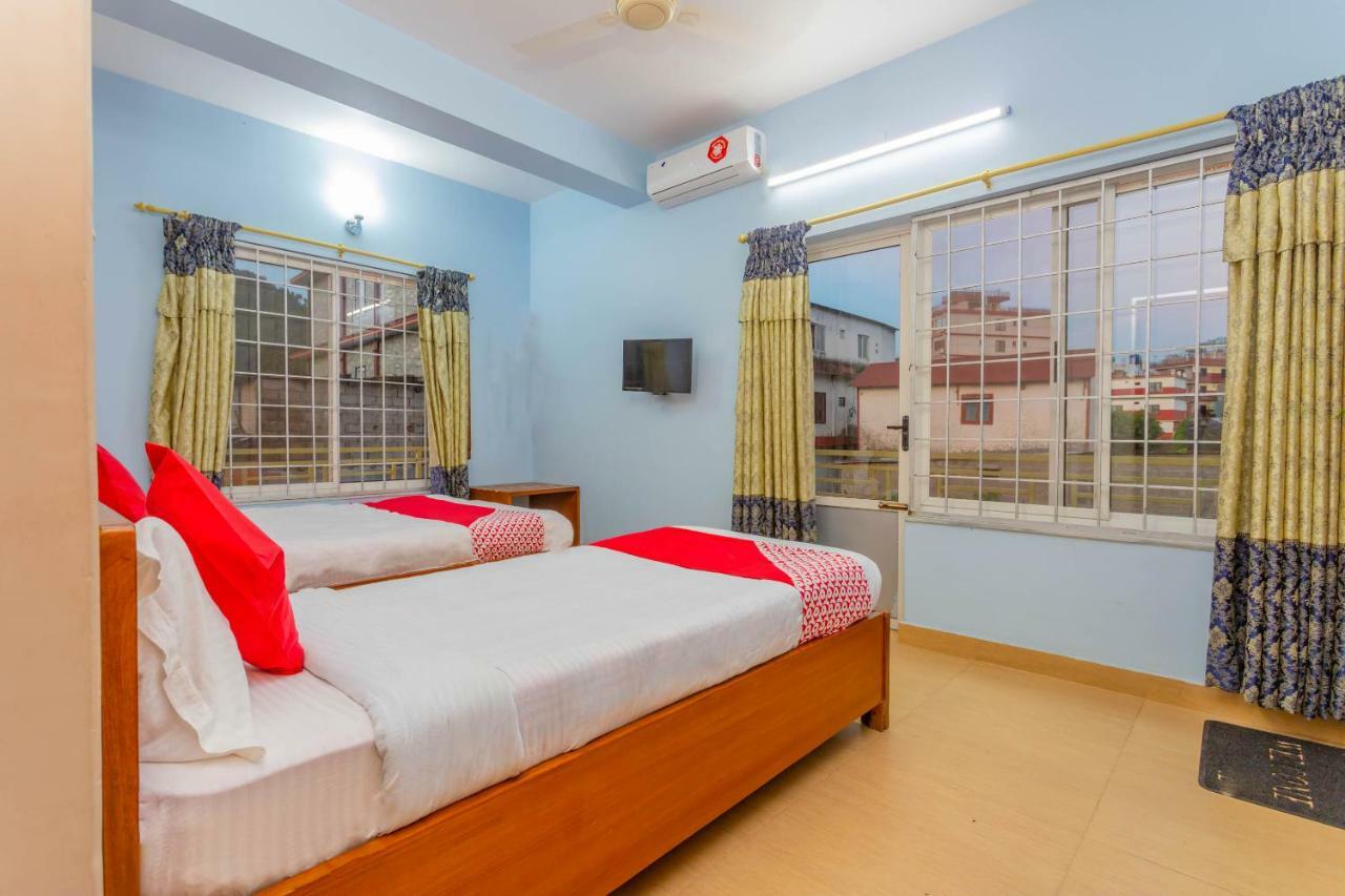 Oyo 575 Api Suites Pokhara Eksteriør billede