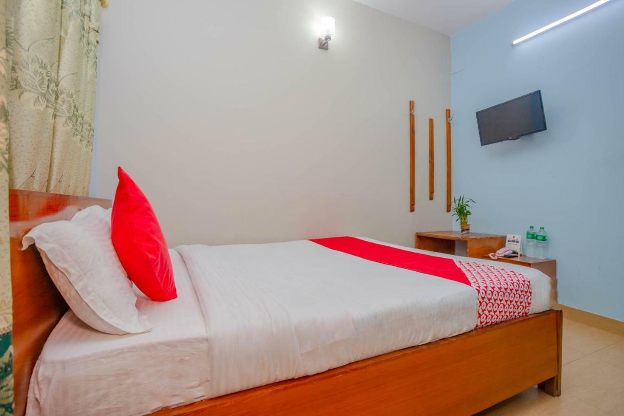 Oyo 575 Api Suites Pokhara Eksteriør billede