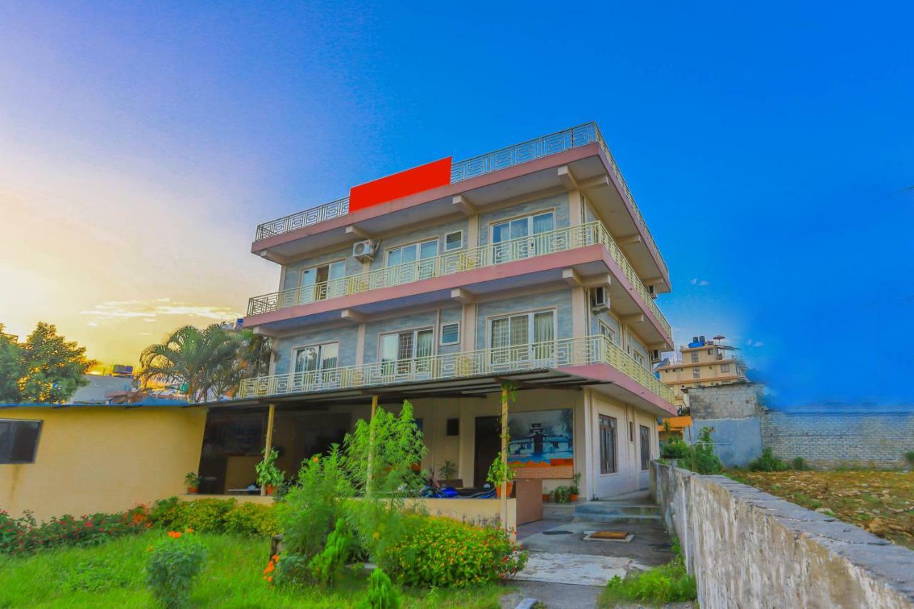 Oyo 575 Api Suites Pokhara Eksteriør billede