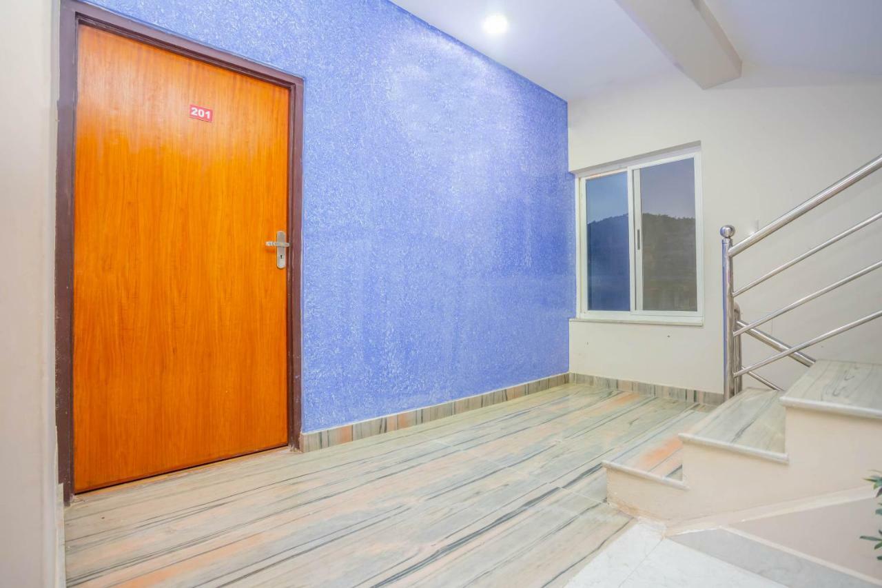 Oyo 575 Api Suites Pokhara Eksteriør billede
