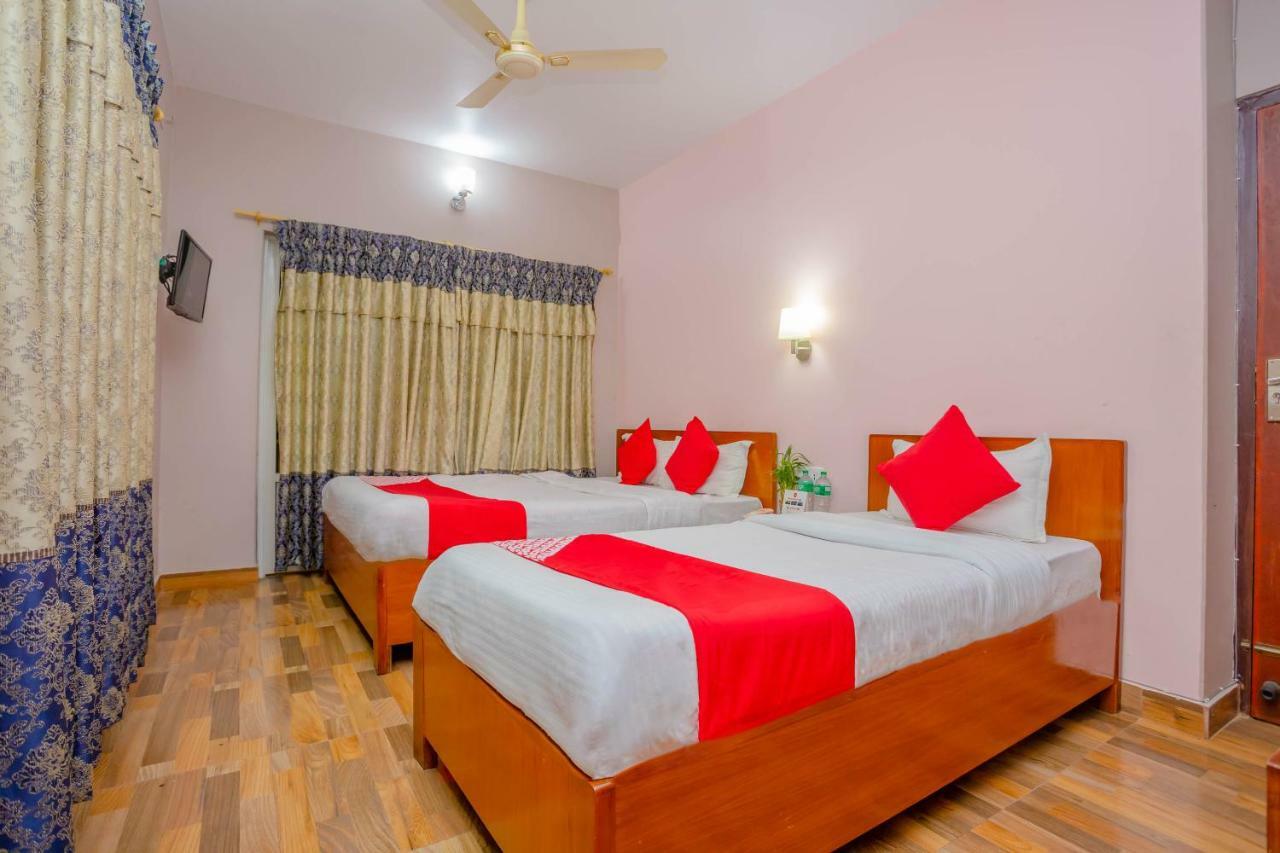 Oyo 575 Api Suites Pokhara Eksteriør billede