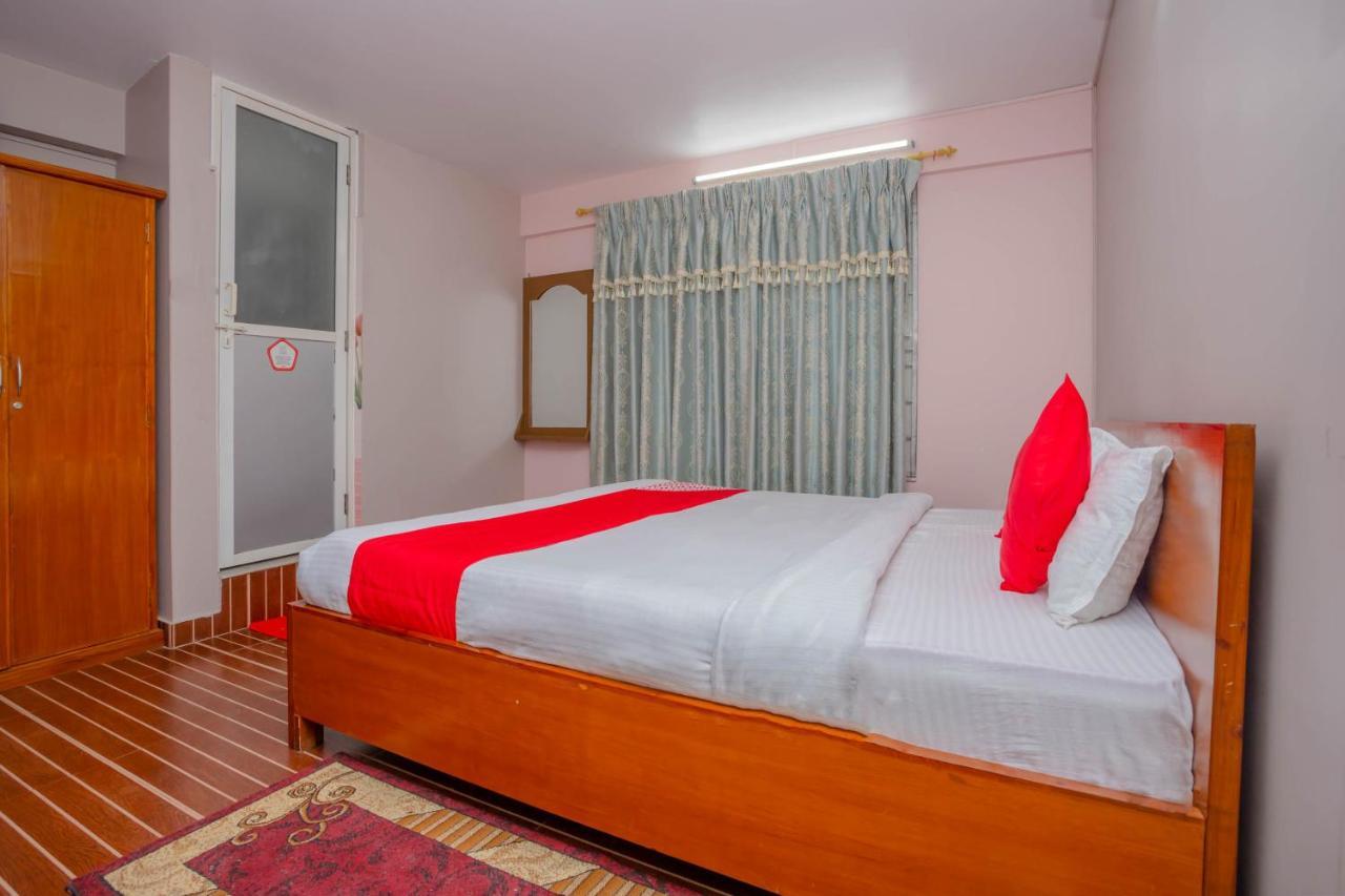 Oyo 575 Api Suites Pokhara Eksteriør billede