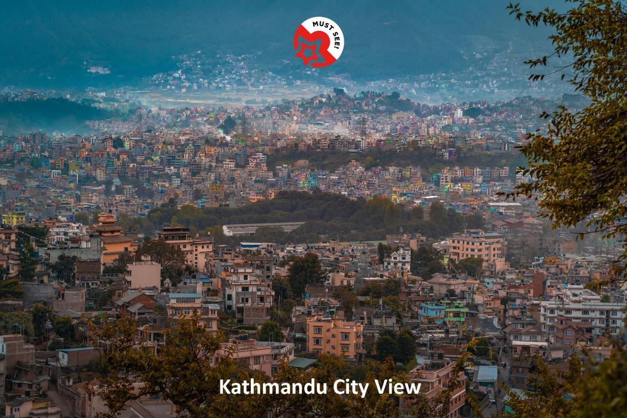 Oyo 575 Api Suites Pokhara Eksteriør billede