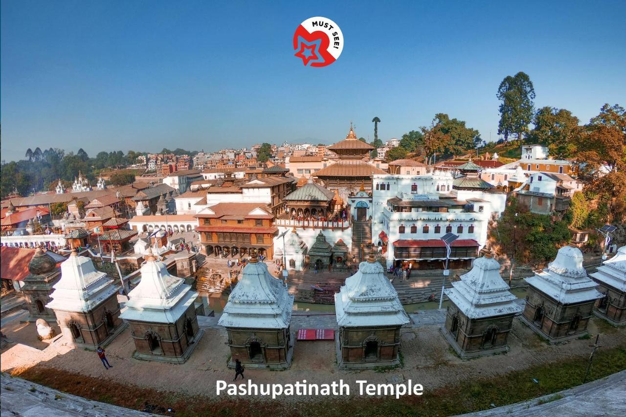 Oyo 575 Api Suites Pokhara Eksteriør billede